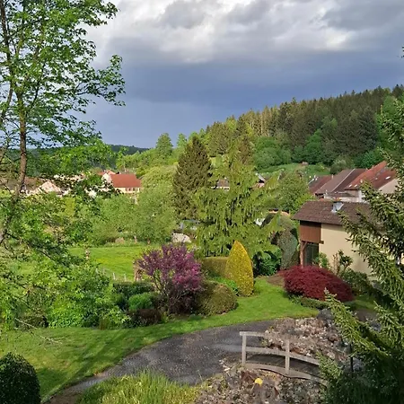 Du Bourguignon, Lorraine *