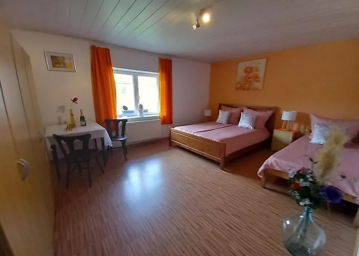 Du Bourguignon, Lorraine *