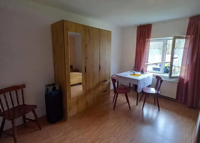 Du Bourguignon, Lorraine